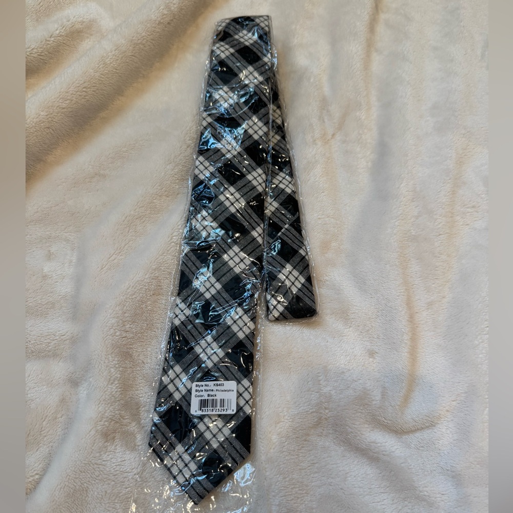 NWT Classic Black and White Plaid Men's Tie